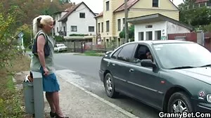 Sam w domu: Niewierna nastoletnia Jenny Wild ma różową cipkę wyruchaną sex stare mamuski przez partnera biznesowego taty GP2150