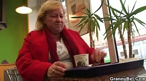 Summer Brielle dostaje epicki zabieg na twarz seks starsze mamuski