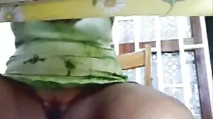 Nikki Capone pakuje lunch z dojrzale mamuski z mlodymi kutasem Manuela w swoim pudełeczku MILF